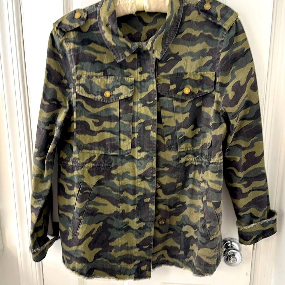 Elan NWOT from Tuckernuck Camo field jacket drawstring waist, unfinished hem